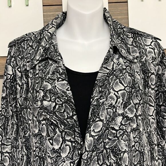 Laurie Felt Black and White Snakeskin Jacket with Belt- Small - Picture 3 of 7